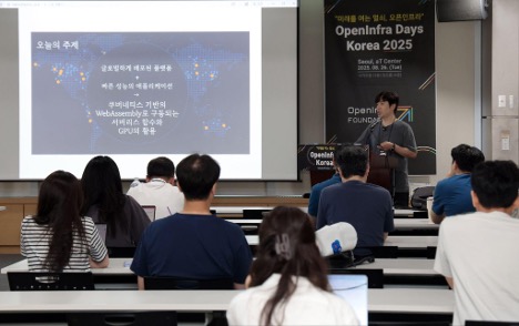 Brandon presenting at OpenInfra